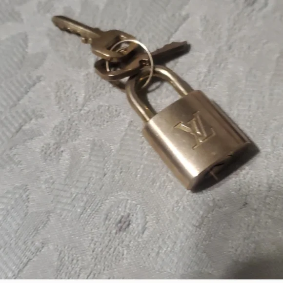 Louis Vuitton padlock with key set - Picture 4 of 4